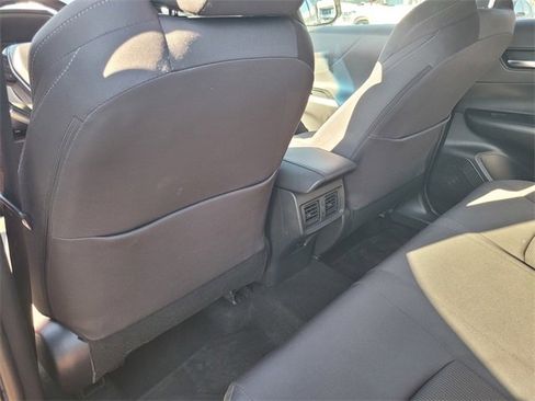 Used 2022 Toyota Venza LE image 14