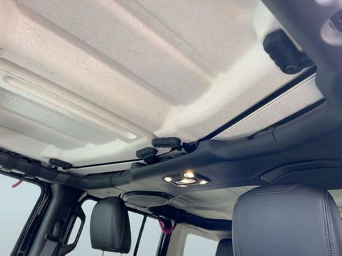 Used 2019 Jeep Wrangler Unlimited Sahara image 15