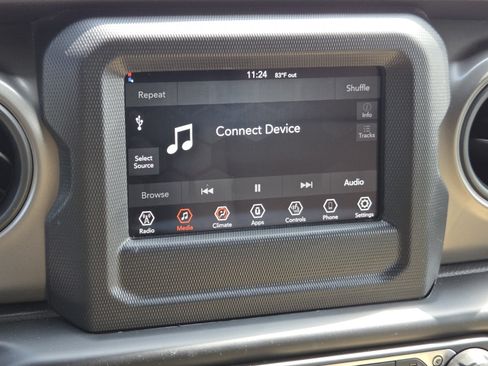 Used 2022 Jeep Wrangler Unlimited Sport AWD/4WD image 3