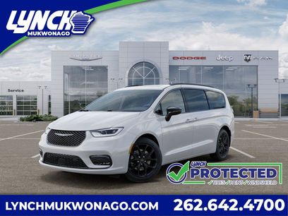 New 2026 Chrysler Pacifica Limited w/ S Appearance Package