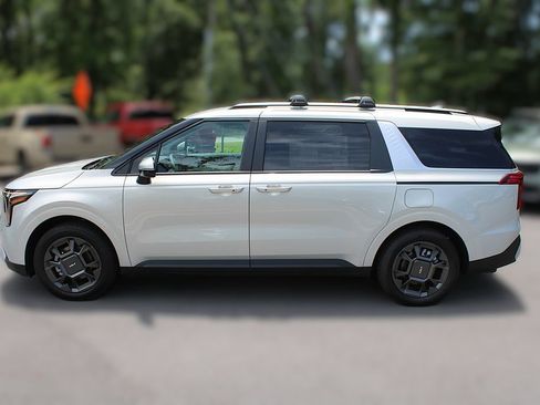 New 2026 Kia Carnival EX FWD image 5