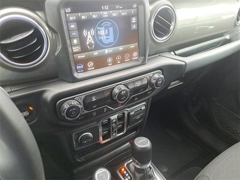 Used 2023 Jeep Gladiator Overland image 18