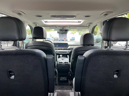 Used 2025 Kia Telluride EX w/ EX Captain's Chair Package FWD image 21
