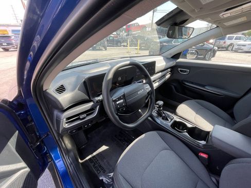 Used 2025 Kia K4 LXS image 37