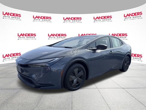 Used 2024 Toyota Prius LE image 7