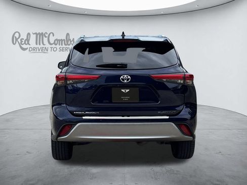Used 2021 Toyota Highlander Platinum FWD image 4