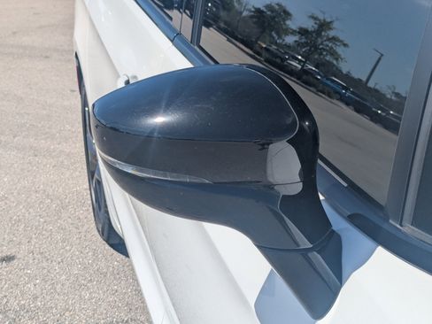 Used 2023 Chrysler Pacifica Limited w/ S Appearance Package image 11