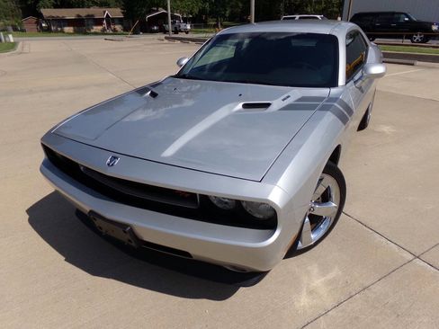 Used 2010 Dodge Challenger R/T w/ Sound Group image 10