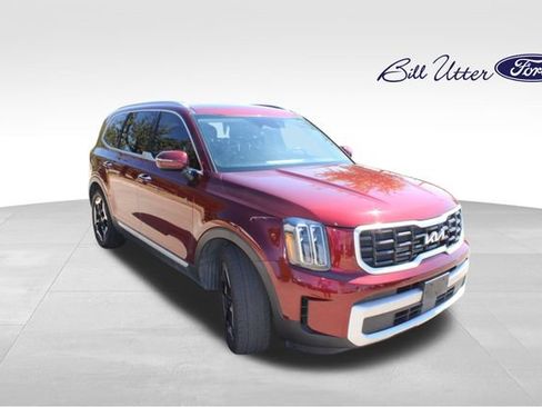 Used 2024 Kia Telluride S w/ S Sunroof Package FWD image 3