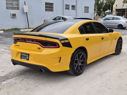 Used 2017 Dodge Charger R/T image 4