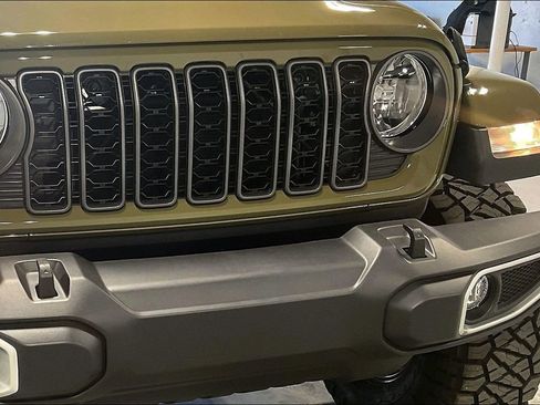 New 2025 Jeep Gladiator Sport image 28