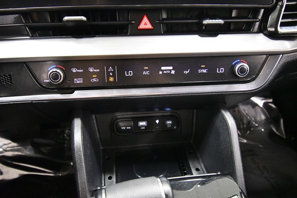 Certified 2025 Kia Sportage EX AWD/4WD image 26