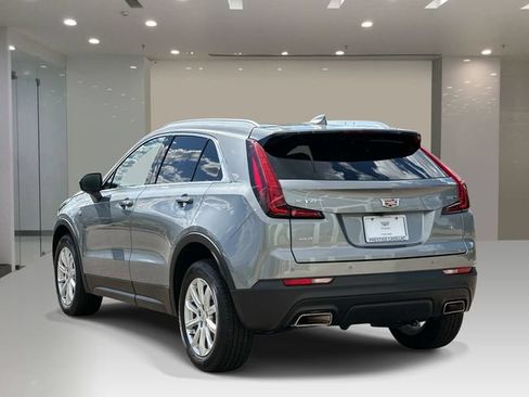 Used 2023 Cadillac XT4 Luxury w/ Cold Weather Package AWD/4WD image 3