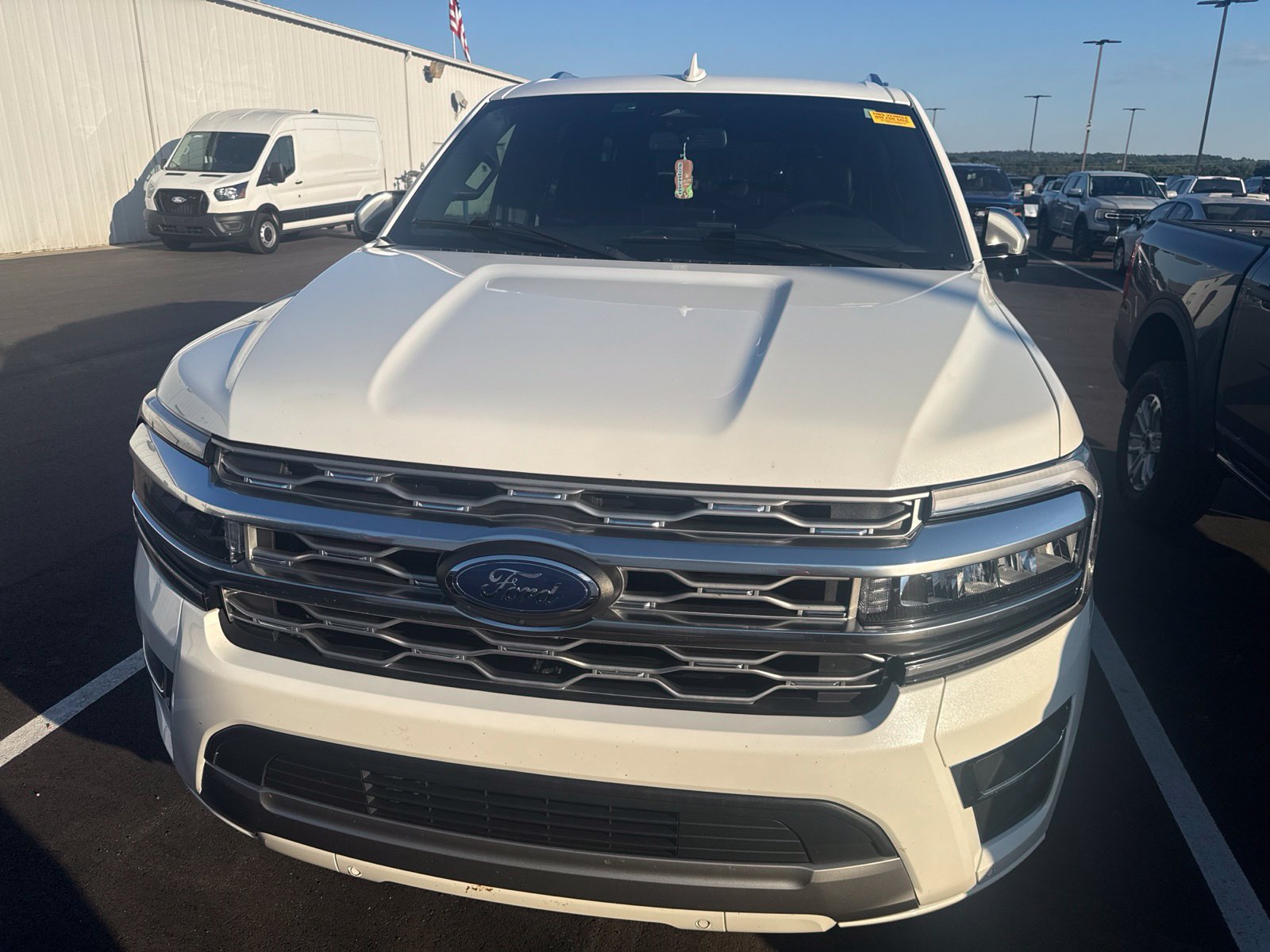 Used 2023 Ford Expedition Platinum RWD image 2