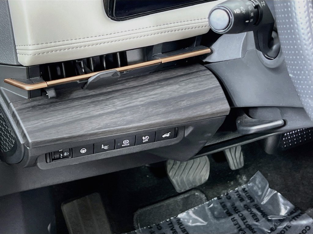 Used 2023 Nissan Ariya AWD image 9