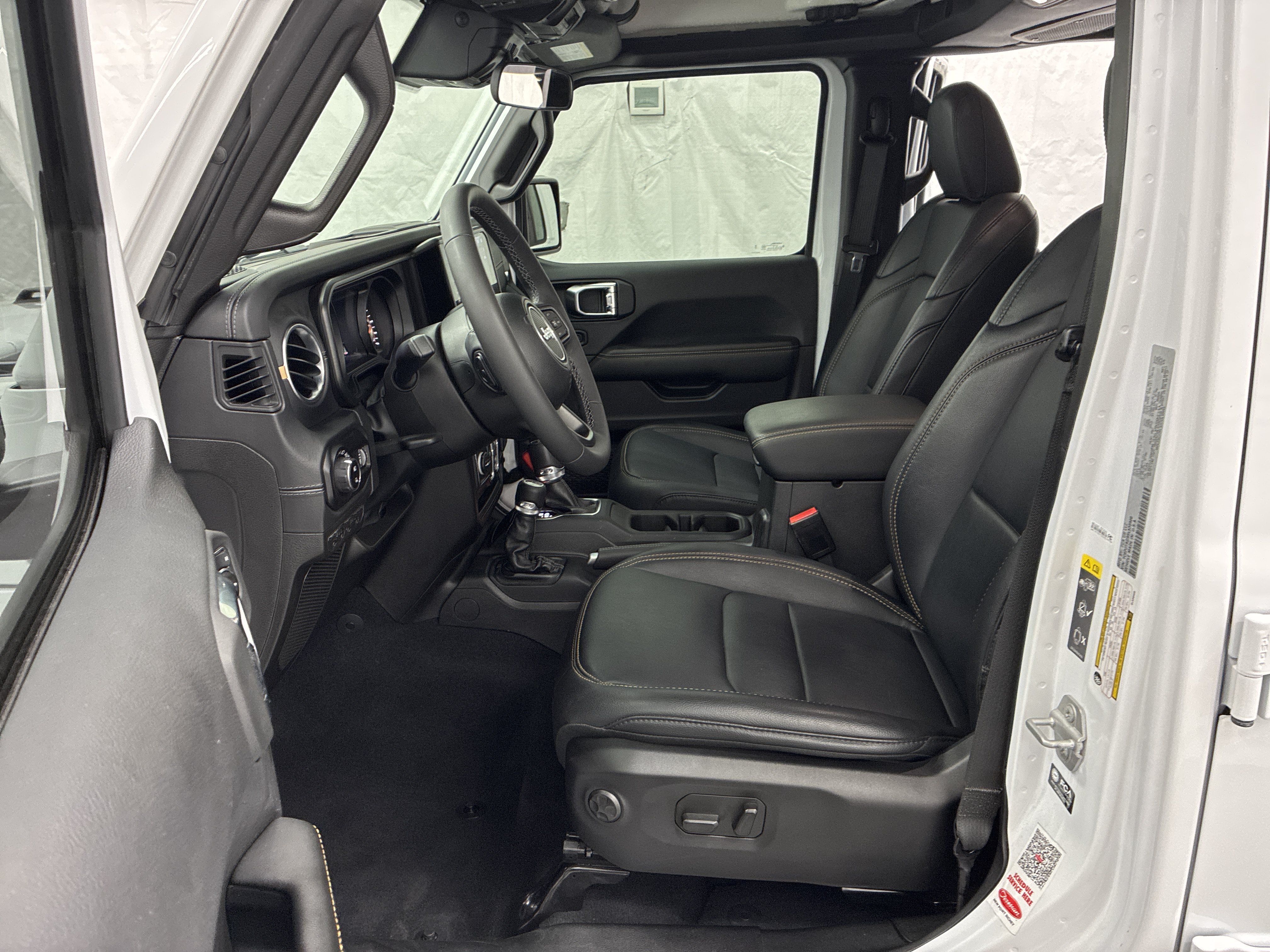 Certified 2025 Jeep Gladiator Sport AWD/4WD image 17