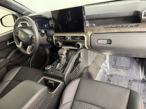 Used 2024 Toyota Tacoma Limited w/ Limited Package (LT) AWD/4WD image 11