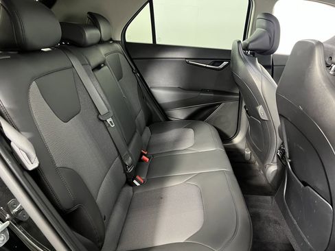 Used 2024 Kia Niro EX Touring image 29