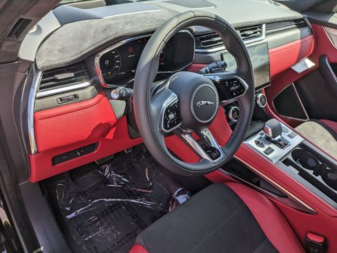 New 2026 Jaguar F-PACE SVR 575 Edition image 10