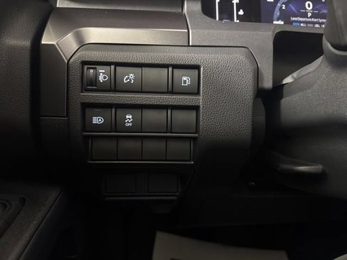 Used 2025 Toyota 4Runner SR5 AWD/4WD image 20