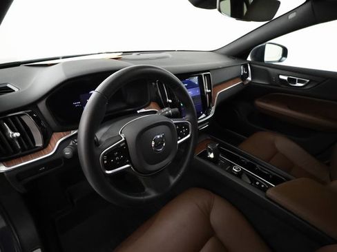 Used 2023 Volvo V60 B5 Cross Country Plus image 11