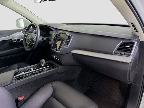 Used 2024 Volvo XC90 B5 Core w/ Protection Package Premier image 33