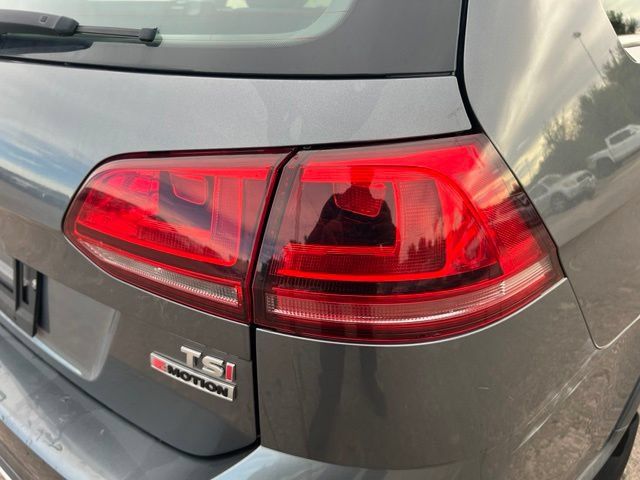 Used 2017 Volkswagen Golf Alltrack SE AWD/4WD image 11