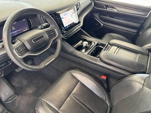 Used 2024 Jeep Wagoneer Series II w/ Flexible Seating Group RWD image 9
