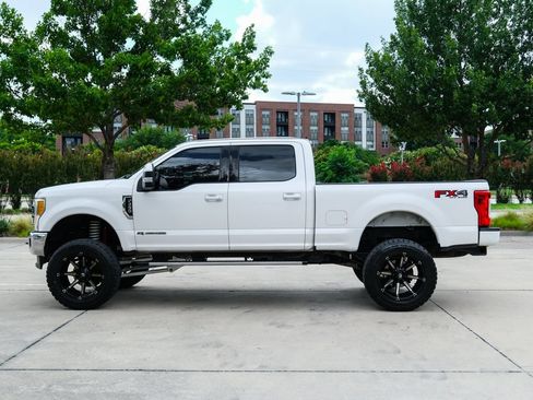 Used 2017 Ford F250 Lariat w/ FX4 Off-Road Package AWD/4WD image 10