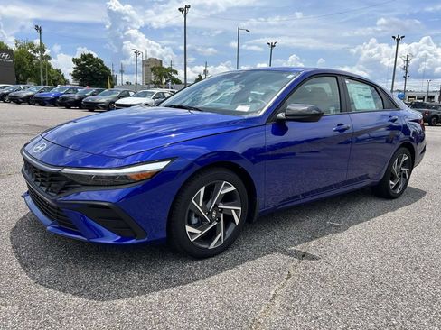 Certified 2025 Hyundai Elantra Sport FWD image 5