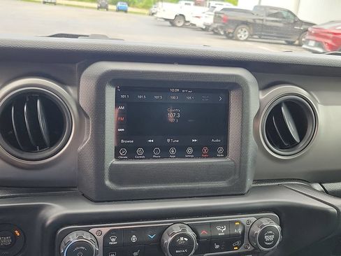 Used 2022 Jeep Wrangler Unlimited Sport AWD/4WD image 14
