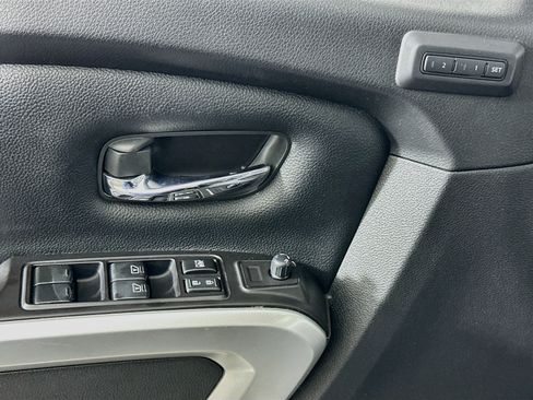 Used 2021 Nissan Titan SL w/ Moonroof Package AWD/4WD image 15