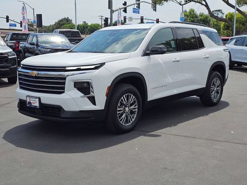 New 2026 Chevrolet Traverse LT w/ Driver Confidence Package FWD image 3