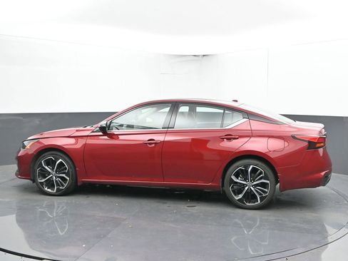 Used 2024 Nissan Altima 2.5 SR w/ SR Premium Package image 8