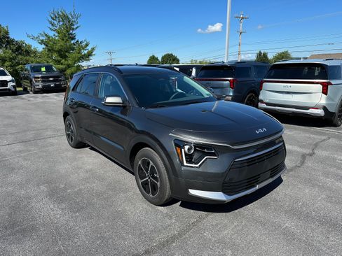 New 2026 Kia Niro EX FWD image 3