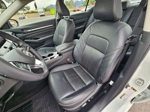 Used 2023 Nissan Altima 2.5 SR w/ SR Premium Package FWD image 9