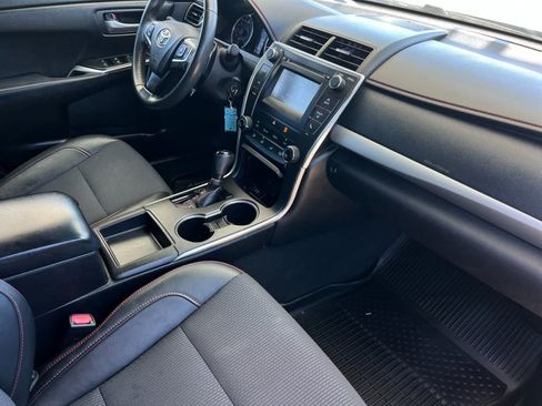 Used 2017 Toyota Camry SE FWD image 16