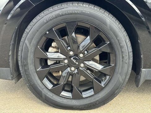 Used 2023 Kia Carnival SX Prestige image 9