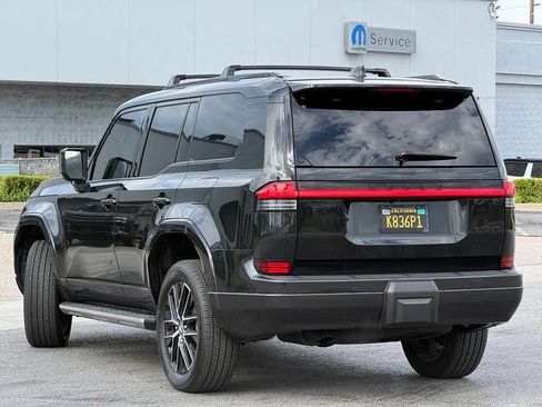 Used 2025 Lexus GX 550 w/ Cold Area Package AWD/4WD image 2