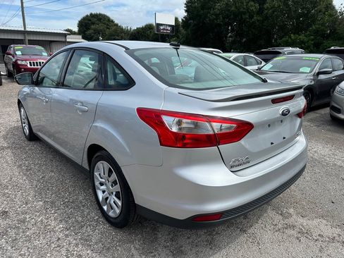 Used 2014 Ford Focus SE FWD image 4