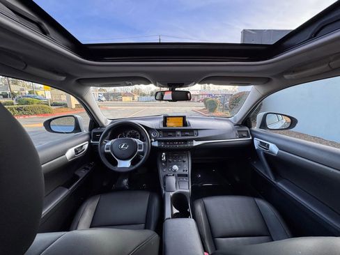 Used 2011 Lexus CT 200h Premium w/ Premium Audio Pkg image 18