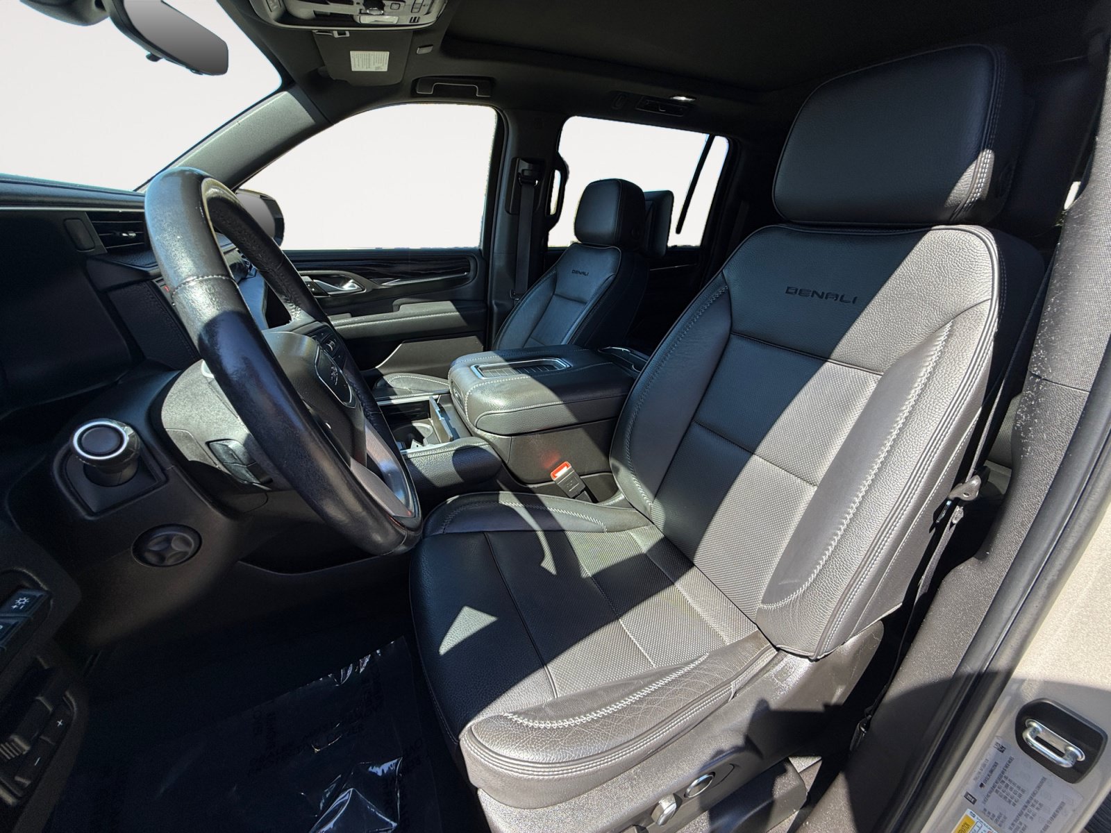 Used 2021 GMC Yukon XL Denali w/ Denali Ultimate Package AWD/4WD image 10