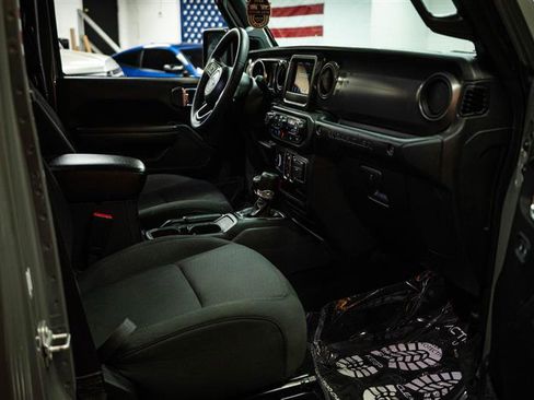 Used 2023 Jeep Wrangler Unlimited AWD/4WD image 13