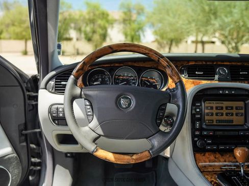 Used 2006 Jaguar XJ8 RWD image 26