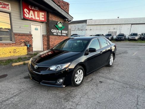 Used 2013 Toyota Camry SE FWD image 1