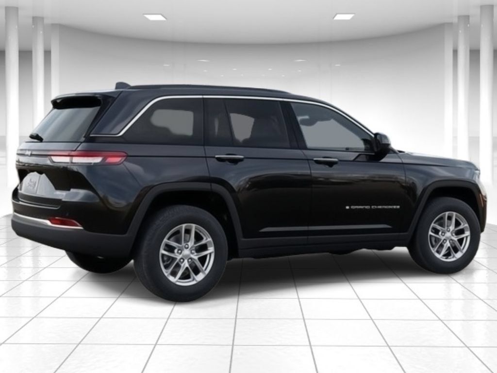 New 2025 Jeep Grand Cherokee Laredo X w/ Luxury Tech Group I AWD/4WD image 4