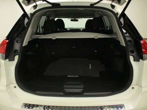 Used 2018 Nissan Rogue SV image 7