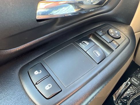 Used 2013 Dodge Grand Caravan American Value Package FWD image 16
