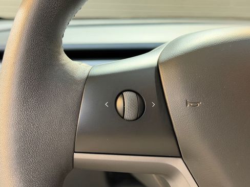 Used 2023 Tesla Model Y Performance AWD/4WD image 17