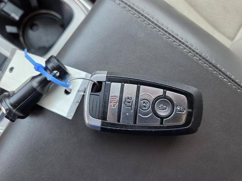 Used 2021 Ford Explorer Platinum w/ Equipment Group 601A AWD/4WD image 28